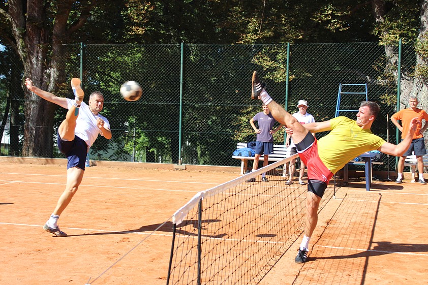 M-SR v trojdopadovom nohejbale